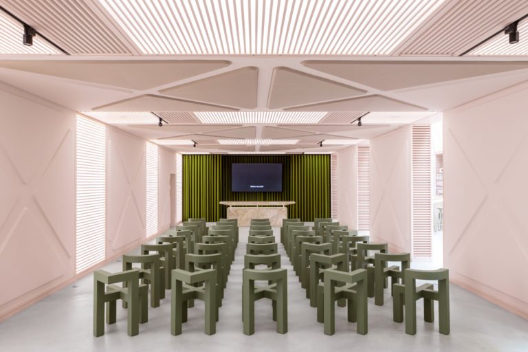 L'architecte Didier Faustino a créé un espace hors du commun et futuriste pour un espace public à Gand...