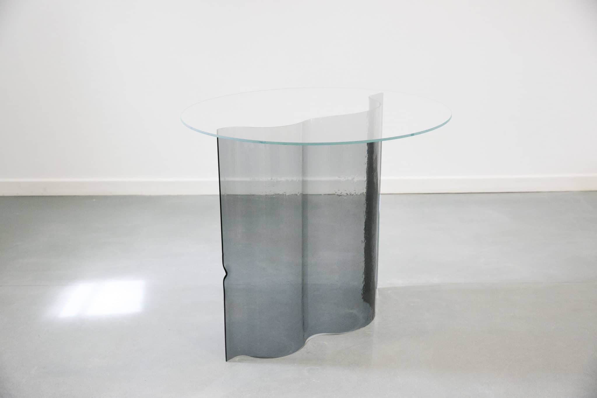 Sophia Taillet, table haute en verre Curve