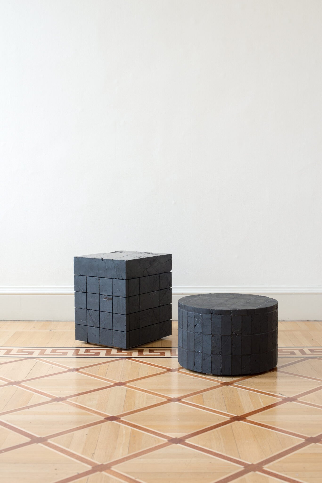 nomads-movimento-scene-du-design-Anhtractite-Coal-Side-Table-Jesper-Eriksson-huskdesignblog
