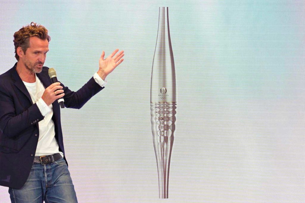 Mathieu Lehanneur présente la torche olympique de Paris 2024