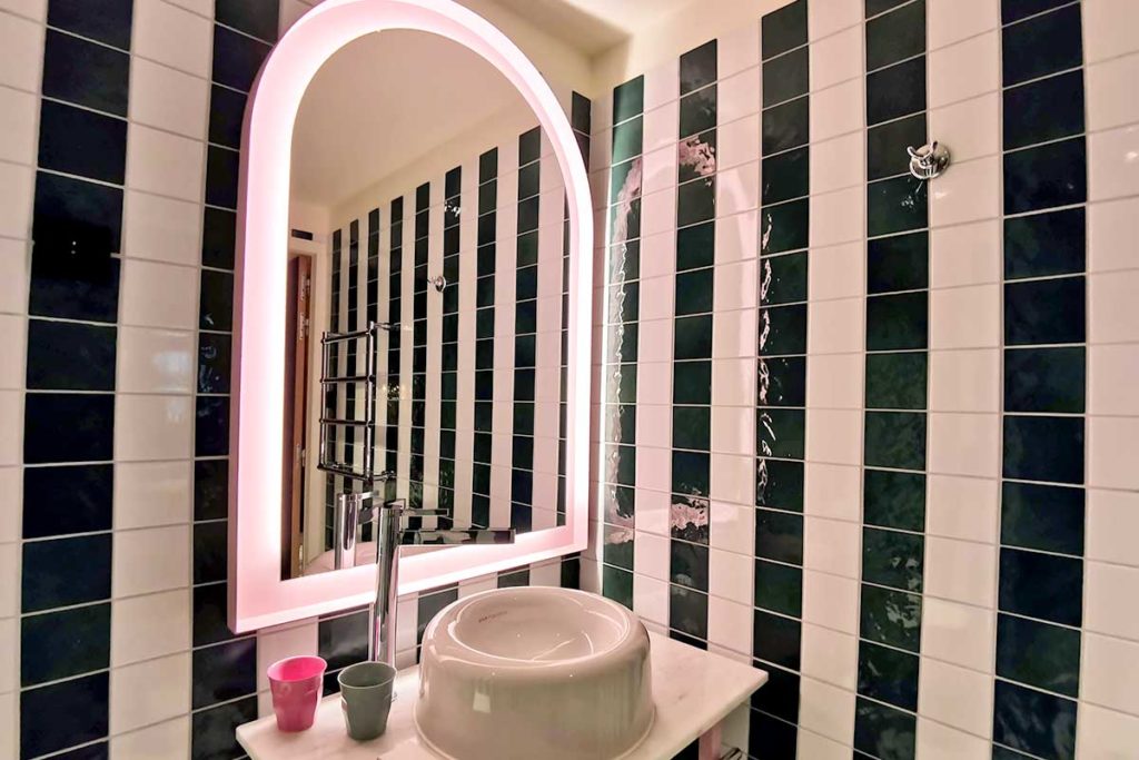 Salle de bain signée Tom Dixon au Mama Shelter de Dijon