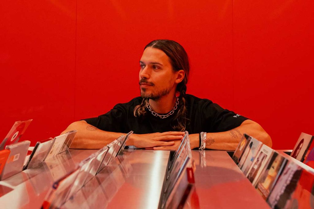 Harry Nuriev dans une boutique à Berlin