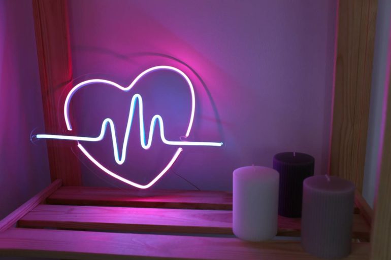 néon décoratif en coeur